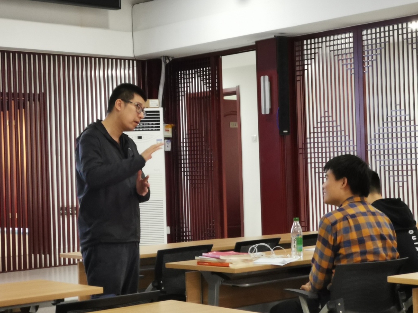 D:\suncitygroup太阳新城官网\科研讲座\实验经济学讲座照片\134537122.jpg